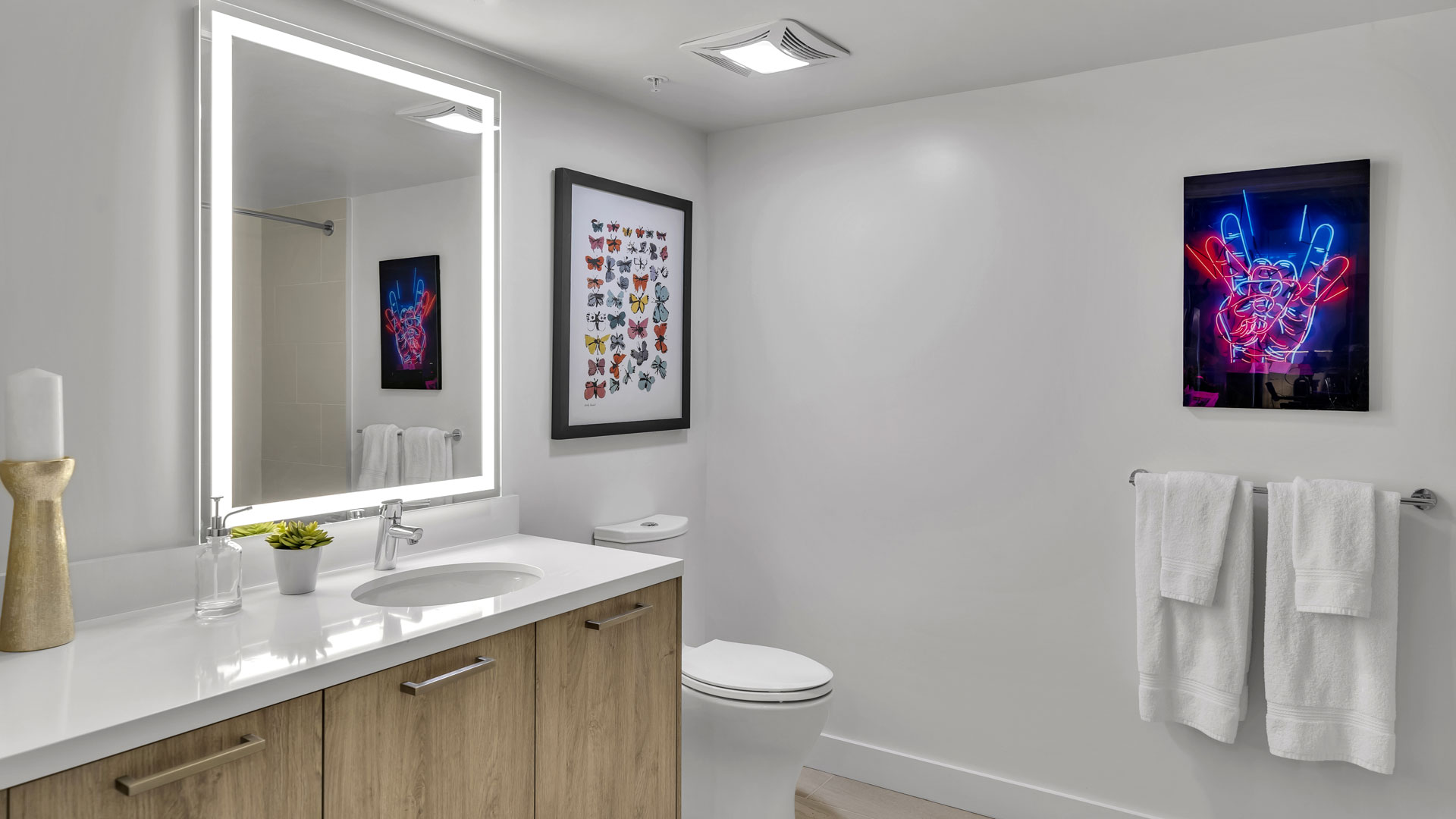 Kurve on Wilshire — community and apartment views.