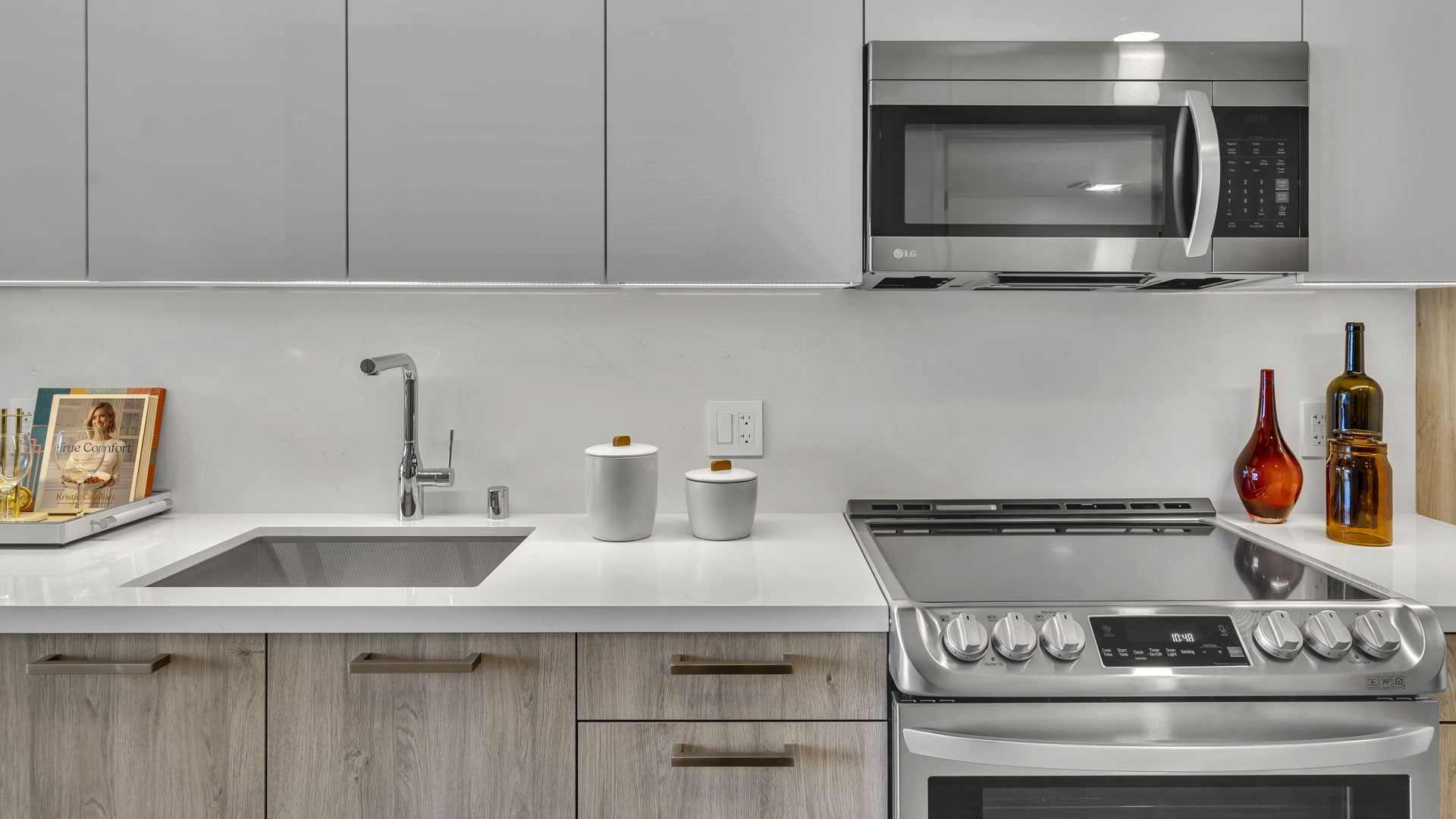 Kurve on Wilshire — community and apartment views.